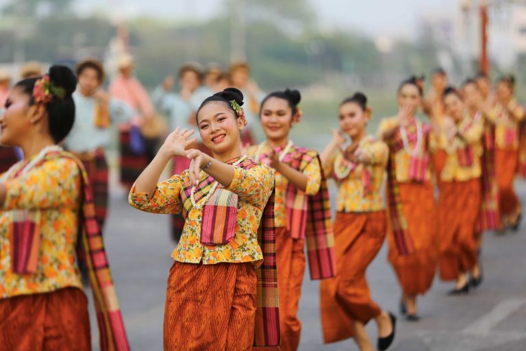 ต็มอิ่มกับบรรยากาศงานบุญเดือน 5 แห่พุทธบูชา สมมาอาวุโส 2567