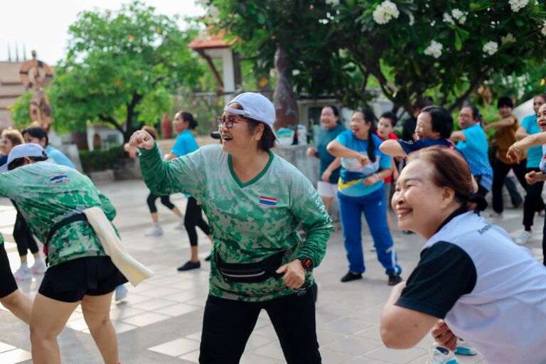 ศูนย์ศิลปวัฒนธรรม มข. จัดโครงการ “ขยับกาย สบายใจ สร้างสุขเครือข่ายรอบรั้ว มข.” ส่งเสริมสุขภาพและความสุขชุมชน